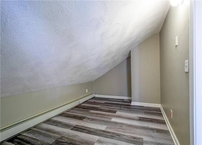 Building Photo - 216 Maplewood Ave