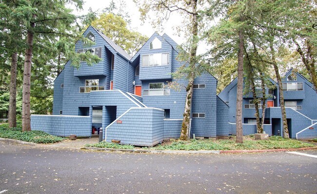 Building Photo - *Rent Special* Fantastic Lake Oswego 1Bdr w/Fireplace, Dishwasher, W/D & Patio!