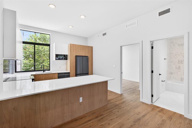 Building Photo - 515 NE 61st St