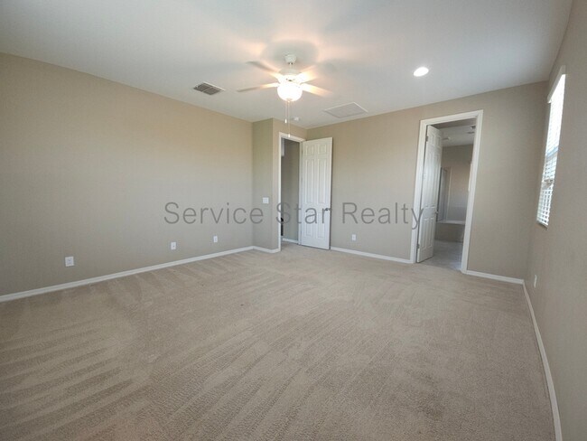 Building Photo - 180 E Horseshoe Dr