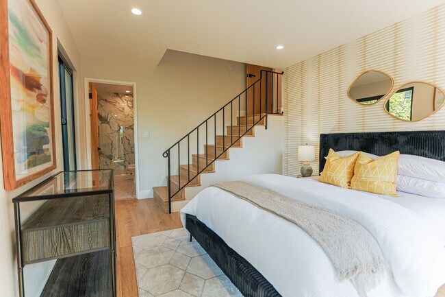 Building Photo - 30+ Day Fully Stylishly furnished & Tastefully designed Newport Beach Vacation Rental