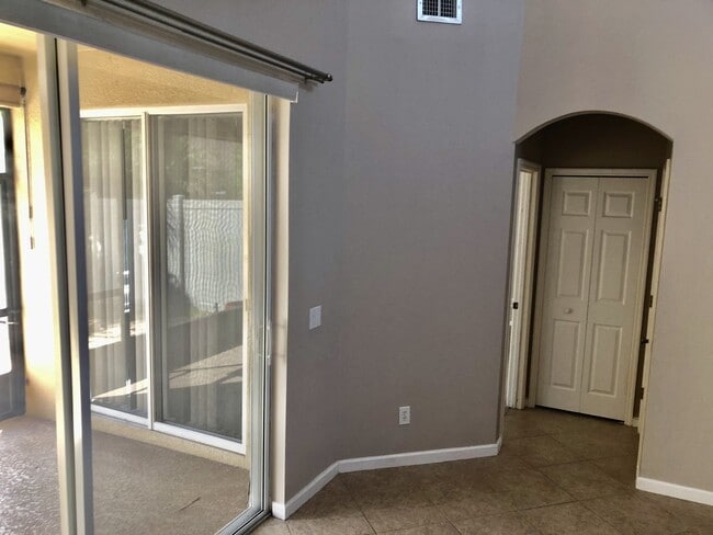 Building Photo - A gorgeous 4 Bedroom 2.5 Baths For Rent