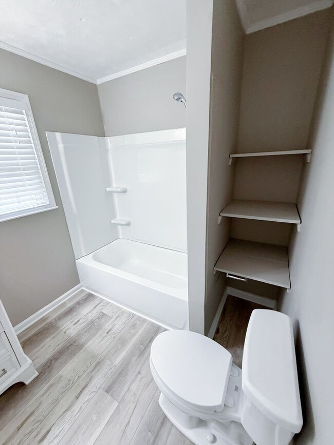 Building Photo - Cozy, Contemporary Living in a Quiet Community!