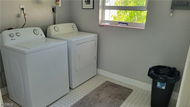 Building Photo - 1403 Davis Dr