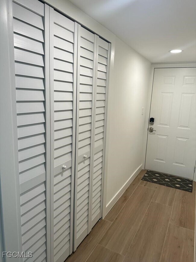 Building Photo - 72 7th St S