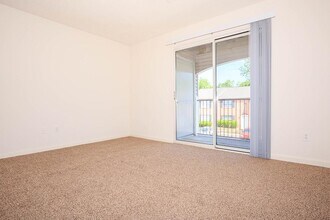 Building Photo - Cedar Pointe Apartments