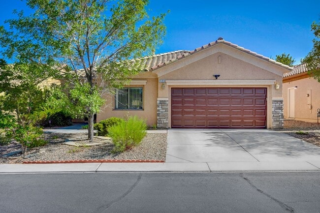 Primary Photo - 121 Chatara Way