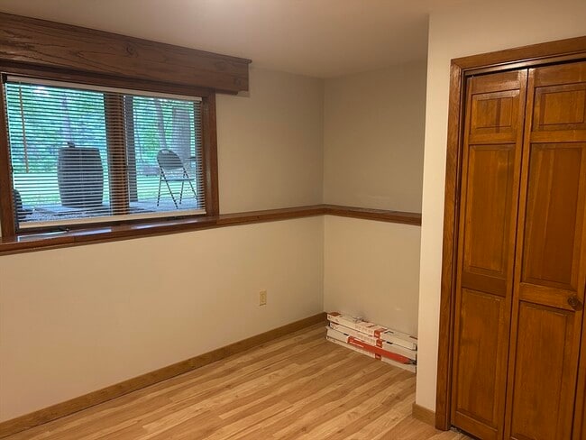 Building Photo - 20 Breeze Dr