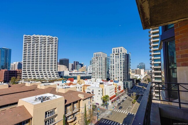 Building Photo - 500 W Harbor Dr