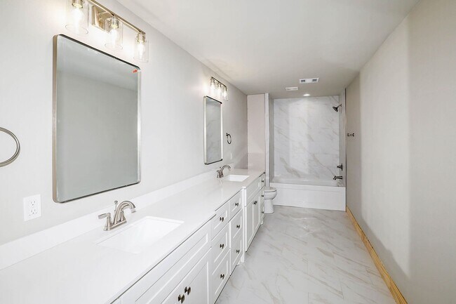 Building Photo - 4707 Carmel Ave