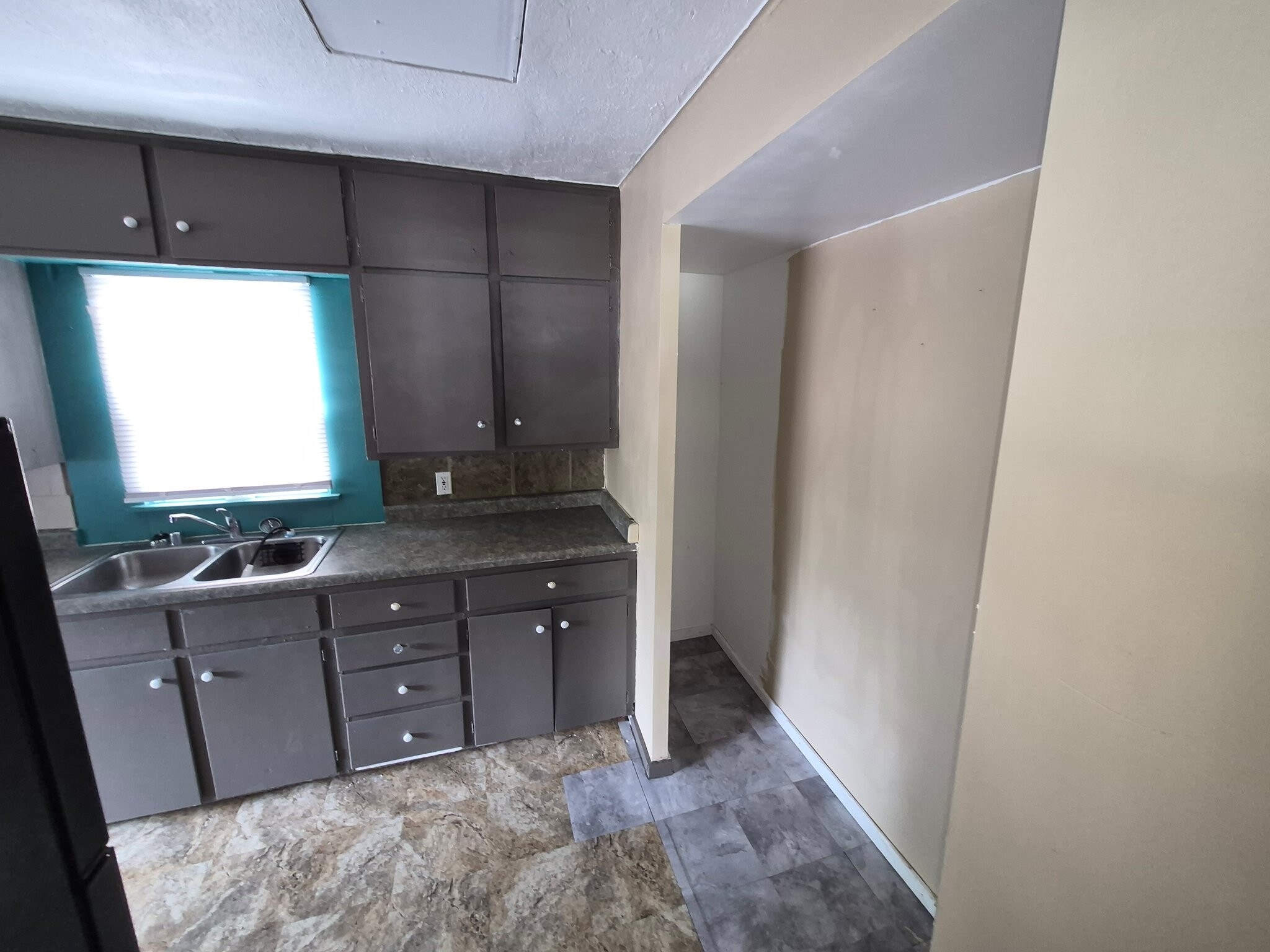 Building Photo - 601 Lathrop St
