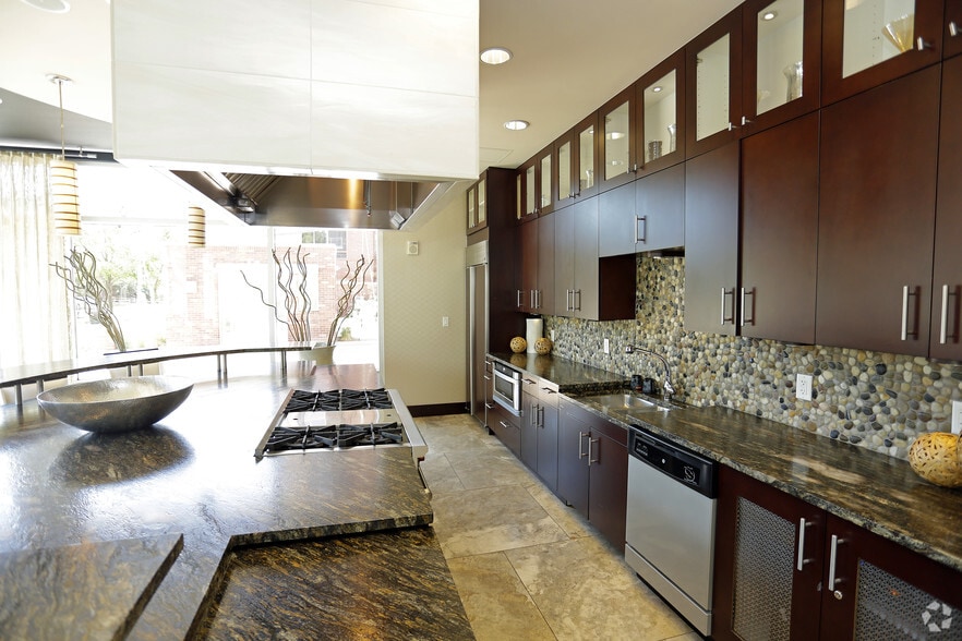 Clubhouse Kitchen - Seasons of Cherry Creek