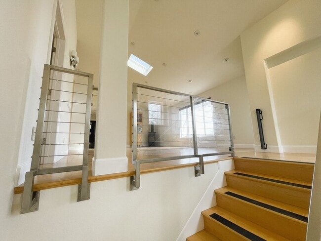 Building Photo - Spacious 3-Bedroom, 2-Bath Home in the Hea...