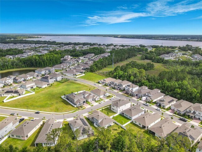 Building Photo - 792 Hyperion Dr