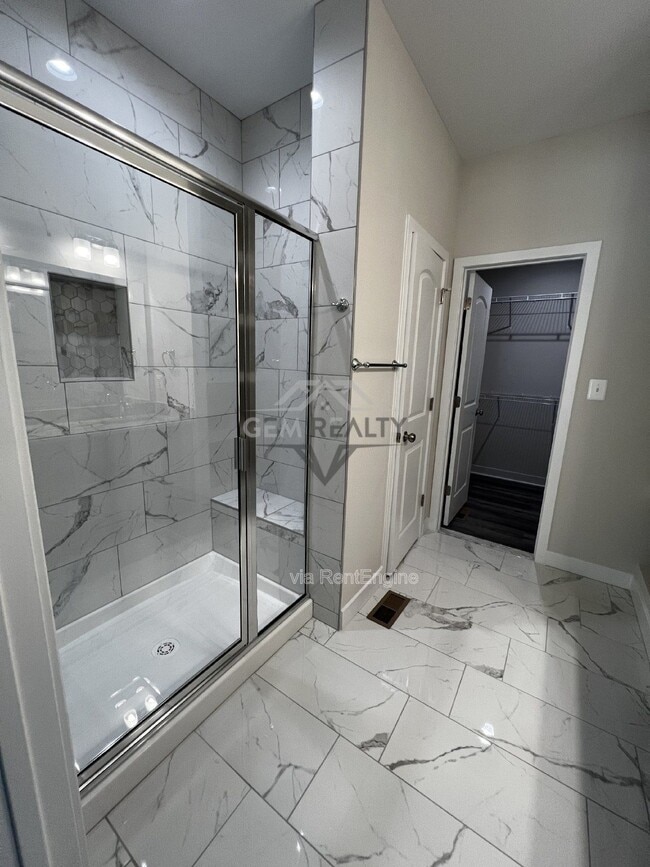 Building Photo - 38 Meadow View Ln