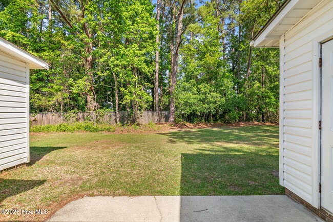 Building Photo - 141 Pine Crest Dr