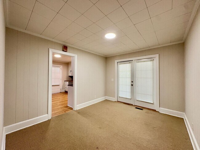 Building Photo - Adorable 2 Bedroom Home in the Heart of Nashville!