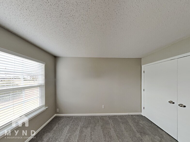 Building Photo - 11550 Stewarts Crossing Dr