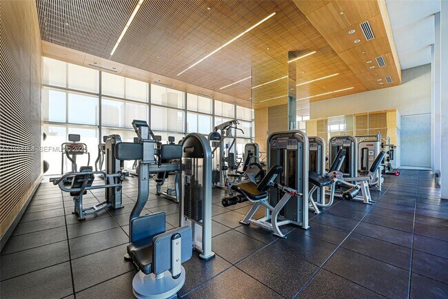 Building Photo - 3451 NE 1st Ave