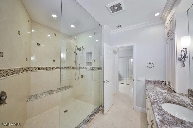 Building Photo - 824 Hideaway Cir E