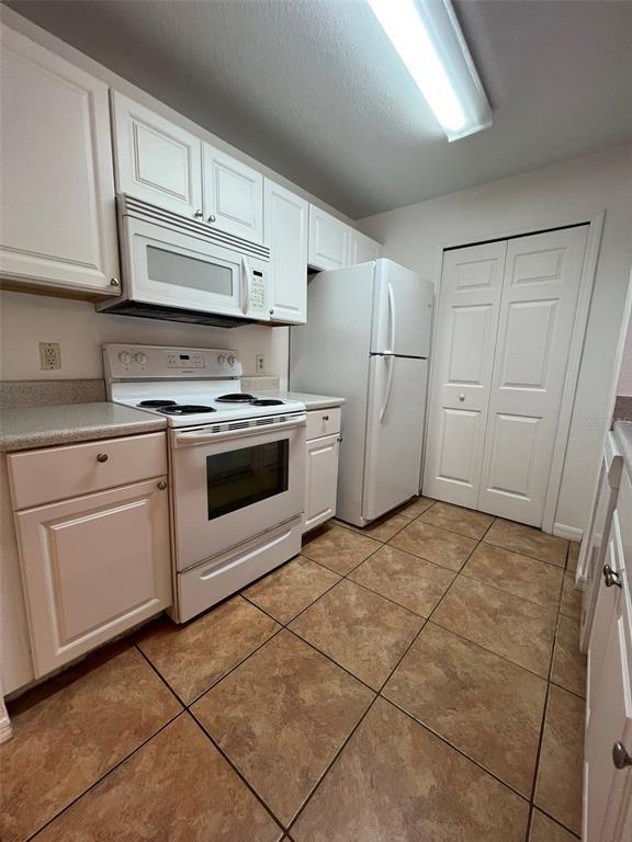 Building Photo - 5471 Vineland Rd