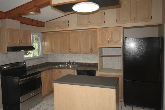 Building Photo - 1215 Mesa Dr