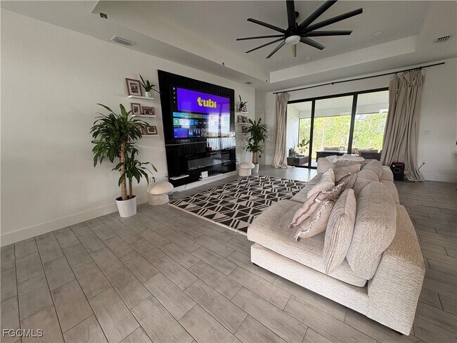 Building Photo - 2606 10th St SW