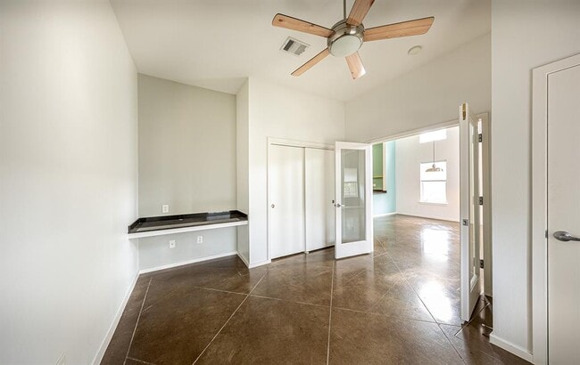 Building Photo - 3803 Byron Dr