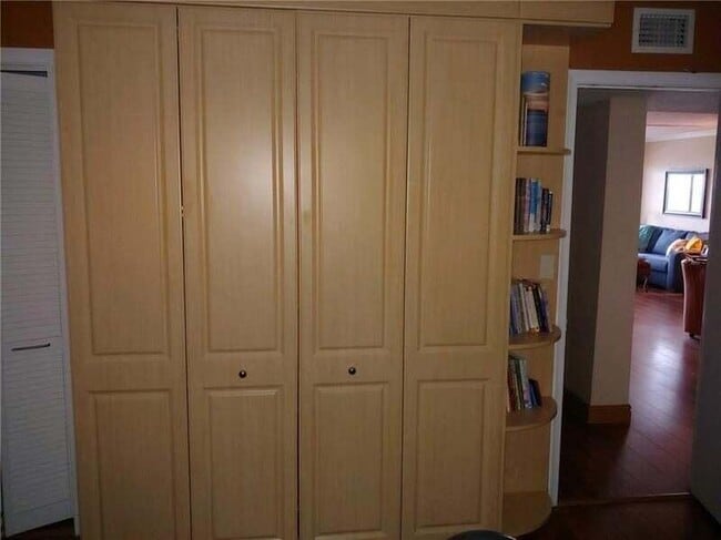 Building Photo - 401 Briny Ave