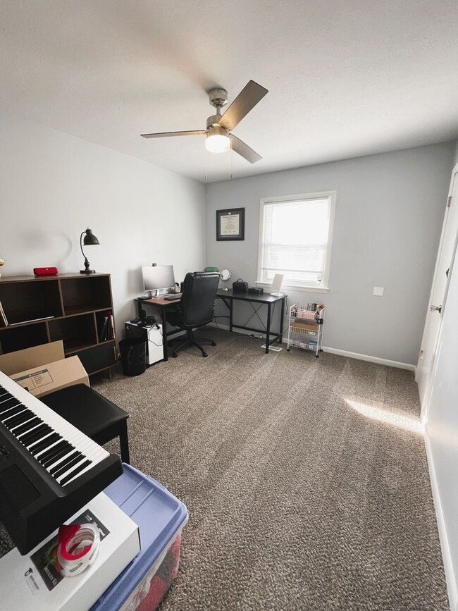 Building Photo - 3 Bedroom 2 Bathroom- Pets Considered