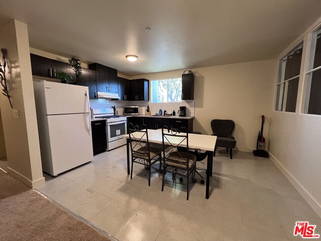 Building Photo - 4828 McKinley Ave