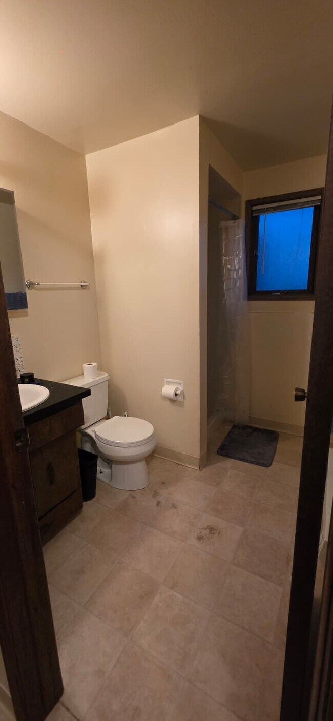 Building Photo - Garland Duplex