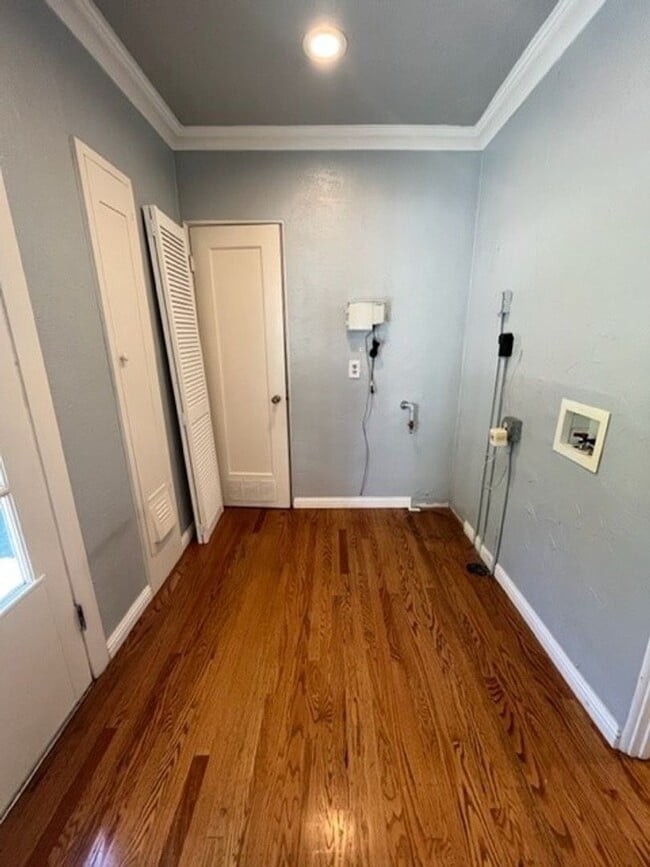 Building Photo - Beautiful 2bed 1bath home in East Sac- Min...