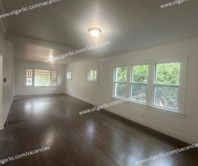 Building Photo - 3 Large Bedrooms • 1 Full Bathroom.  Spacious home ready for immediate move-in.