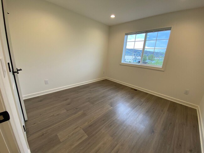 Building Photo - 2476 Cedarwood Ln