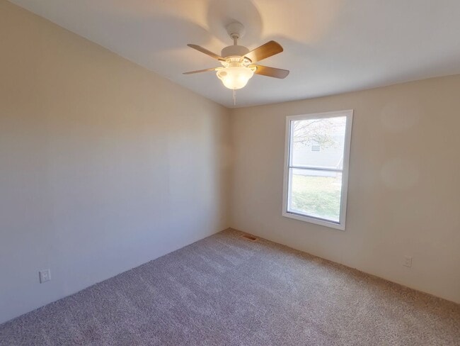 Building Photo - 2320 E MacArthur Rd