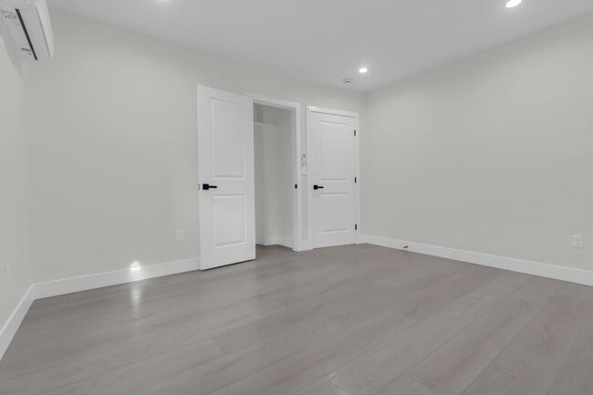 Building Photo - 4059 Denker Ave