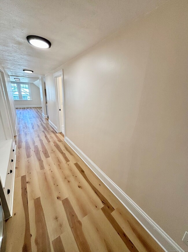 Building Photo - 58 Maplewood Ave
