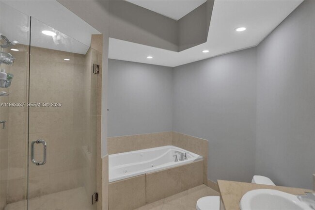 Building Photo - 20000 E Country Club Dr