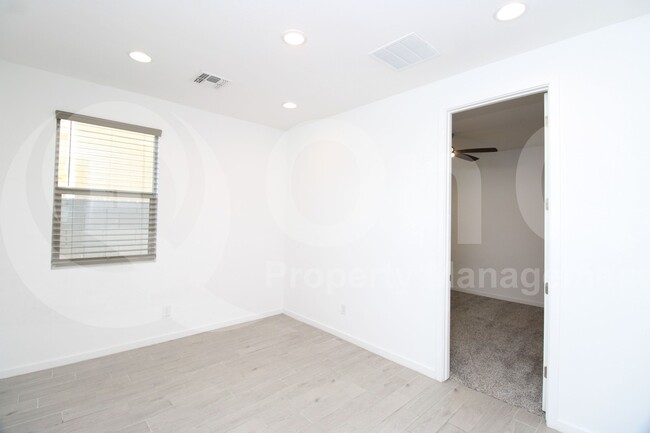 Building Photo - 12581 W Daley Ln