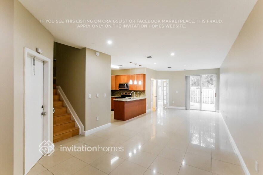 Building Photo - 7663 N Southwood Cir