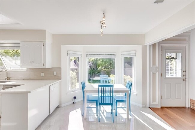 Building Photo - 11209 Deadoak Ln