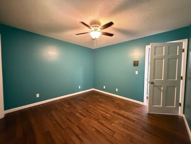 Building Photo - 3 Bedroom 2 Bathroom Home in Kingsport, TN