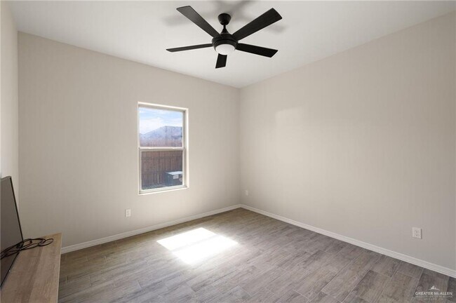 Building Photo - 1209 S San Antonio St