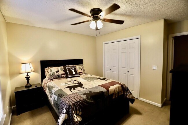 Building Photo - 2415 Edmunds Dr