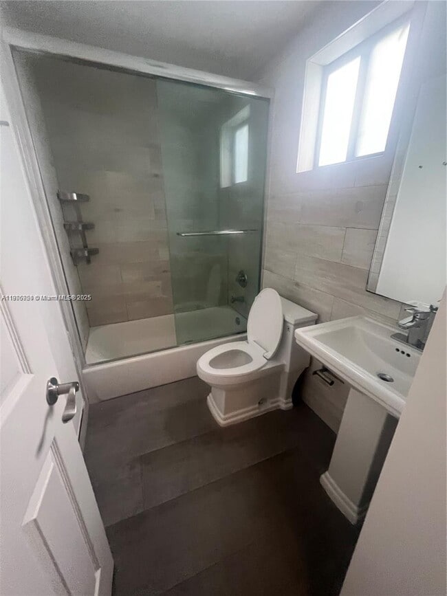 Building Photo - 920 SW 9th St