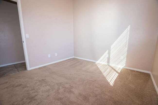 Building Photo - Beautiful Custom Home with 4 Bedrooms, 2 Bath, 3 Car Garage, Central A/C