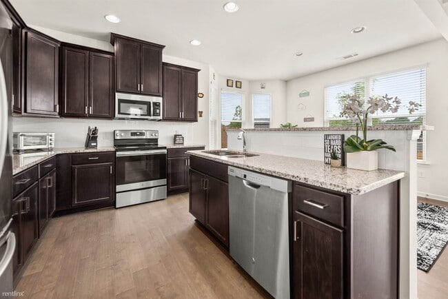 Building Photo - 3 br, 2.5 bath House - 839 Regal Lane
