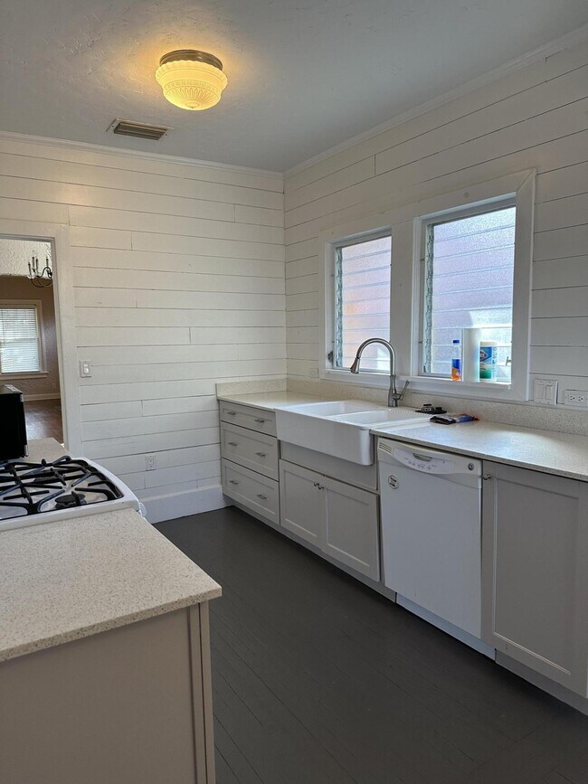 Building Photo - 229 Lakeland Dr