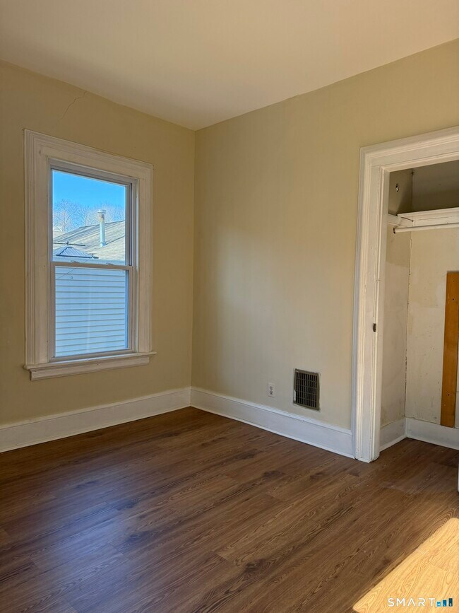 Building Photo - 140 Hillside Ave